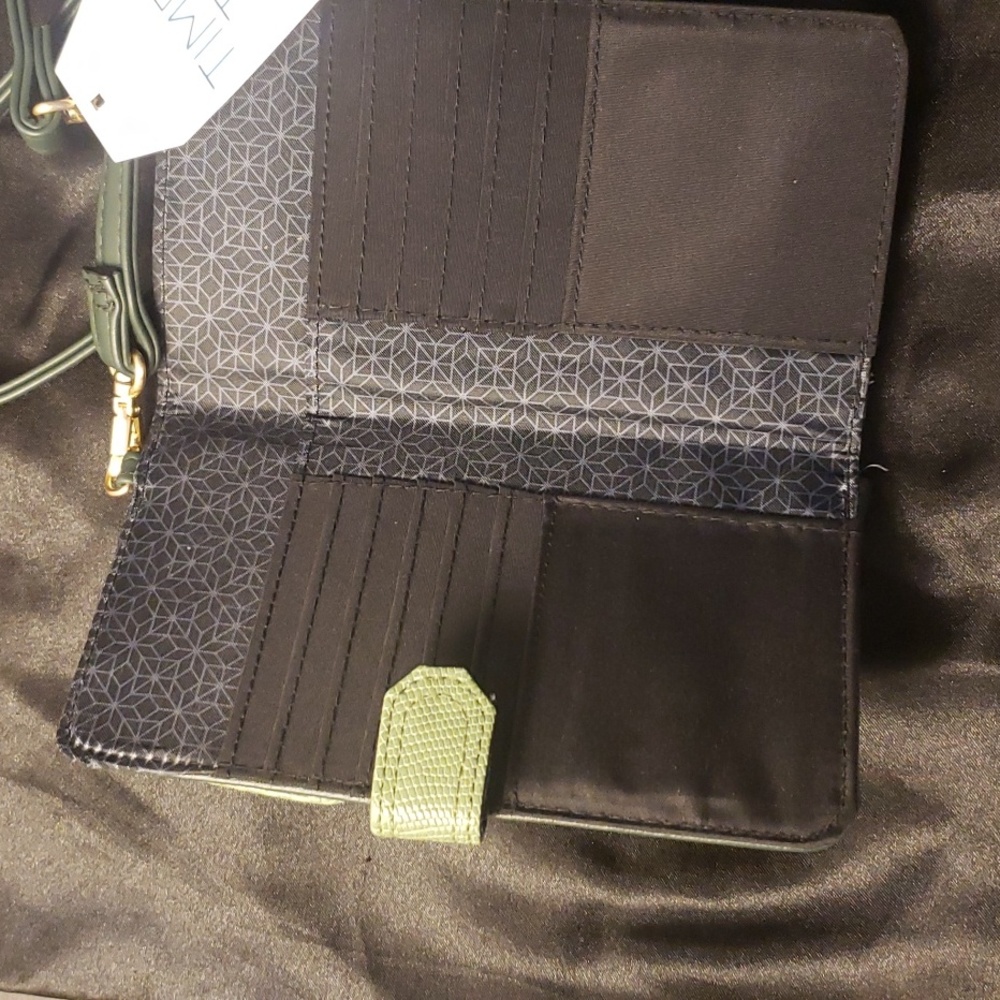 Green Wallet - Picture 2 of 4